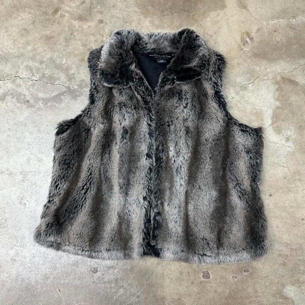 vintage y2k beautiful faux fur gilet with black lining size L